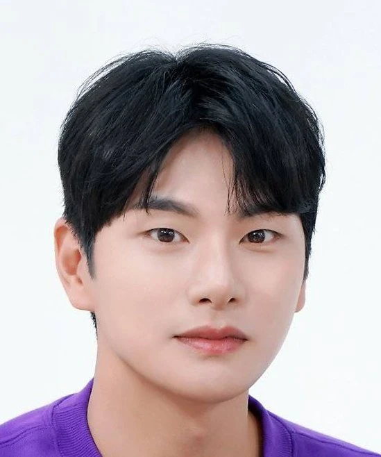 Lee Yi Kyung
