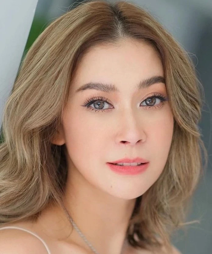 Amy Amika Klinpratoom